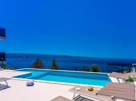 Villa Belvedere with heated pool, billiards, Media room, sea views,10 pax