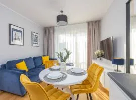Elegant Apartment in Warsaw with Parking and Desk for Remote Work by Noclegi Renters