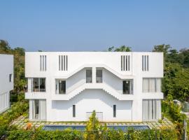 La Zorita, Luxurious 3 BHK with Private Pool, 10 mins from Anjuna Beach, Kitchen, Security, Terrace, Patio & Wifi，位于安君纳的别墅