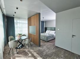 EMD酒店，位于巴克乌的带停车场的酒店