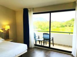 帕尔马利亚内斯酒店，位于利亚内斯的酒店