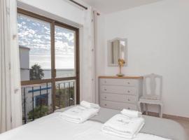 Apartamentos Jorge Águas - 2Bedroom in the town of Burgau - Sea view，位于布尔高的酒店