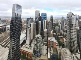 Melbourne CBD Southern Cross Collins St Skyline View Balcony