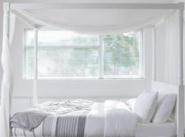 Cosy Garden Flat, Private Hot Tub & Four Poster Bed，位于约克的酒店