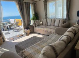 Stunning Sea View Chalet Durdle Door 4 6 people，位于威尔汉姆的酒店