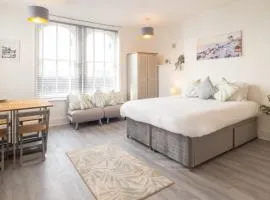 Host & Stay - Harbour Lights