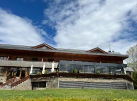Hotel Xalet del Golf，位于普奇塞达的高尔夫酒店