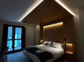 Hotel Miralrio Cacabelos，位于卡卡韦洛斯的酒店