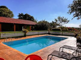 Chacara Iracema com lazer completo e Wi-Fi，位于萨尔托的酒店