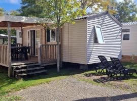 Mobile Home dans Camping 4 étoiles，位于卡布勒通的酒店