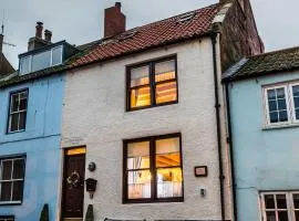LetAway - Captain Cook's Cottage, Staithes