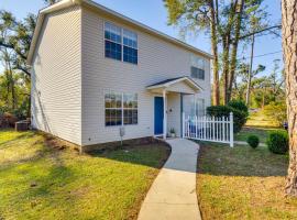 3 Mi to FSU Townhome with Patio in Tallahassee!
