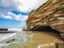 Sunlit Family Retreat - 500m to Beach