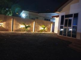 R&J Hotel，位于Kasoa的酒店