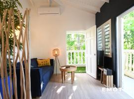 Kaz Pilote - Modern 1-Bedroom Apartment in Grand Case，位于格兰德凯斯的酒店