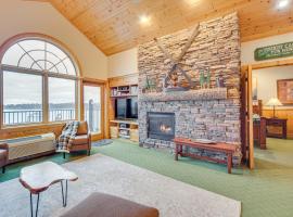Pool and Lake Access Northern Lakes Retreat!，位于图哈伯斯的酒店