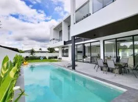 Pool villa near Ruamchok Boxing private pool etc