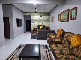 Merak 8 Homestay，位于Paka的酒店