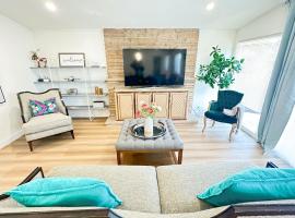 Private pool blackdoor 4 bedrooms 3 bathrooms，位于科维纳的酒店