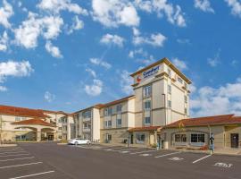 Comfort Inn & Suites Verona at Turning Stone Resort Casino，位于维罗纳的酒店