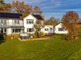 Far Heath House with Hot Tub