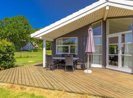 Amazing Home In Rudk&oslash;bing With 3 Bedrooms, Sauna And Wifi，位于斯波斯比约的带热水浴缸的酒店