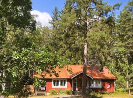 Amazing Home In Edsbruk With 3 Bedrooms，位于Edsbruk的酒店