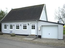Awesome Home In Rudkøbing With 2 Bedrooms And Wifi，位于鲁德克丙的酒店