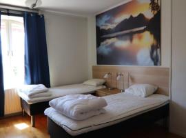 Beautiful Home In Karlshamn With 3 Bedrooms And Wifi，位于卡尔斯港的酒店