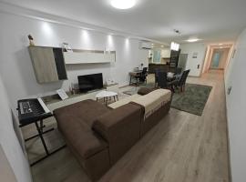 Modern Apartment with Large Outdoor Area - Sleeps 7, Close to Malta International Airport，位于卢加的酒店