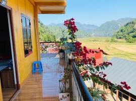 Pac Ngoi Village's homestay - Ho&agrave;ng Nguy&ecirc;n，位于北市的木屋