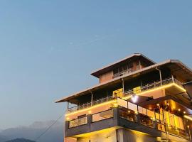 Hotel Palampur Life By Earthen Life，位于帕拉姆普尔的酒店