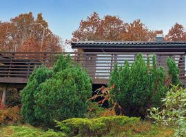 2 Bedroom Cozy Home In Farsund，位于法尔松的酒店
