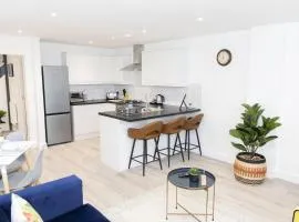 Ocean Side with Free Parking By My Getaways