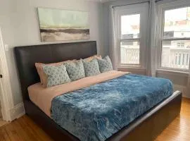 86B King Bed - Steps to Victoria Row