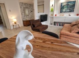 Domus Milano sul Naviglio-Free Parking-NoCityTax，位于纳维廖河畔特雷扎诺的酒店