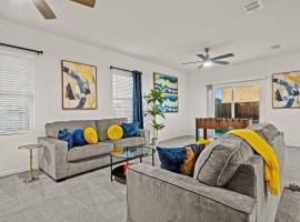 Crew Stay Sleeps 10, Wi-fi, Parking, Big Backyard，位于Lavon的酒店