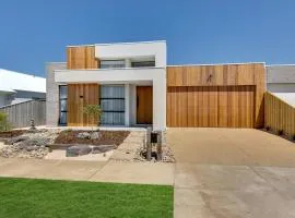 Modern villa near the beach 12 sleep