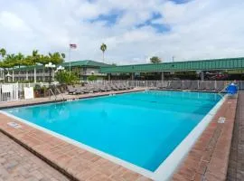 All-New, Heated Pool, Tiki Bar & Grill, Great Wifi