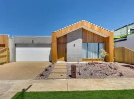 Modern beach house 4 bedroom-12 Sleep