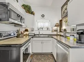 Tyson House Historic Downtown Cottage