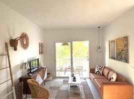 Appartement NoBe Es Pujols proche plage, vue mer，位于埃斯普霍斯的酒店