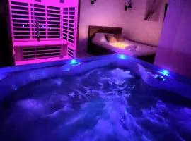 Love room Jacuzzi Sauna Privatif Marseille