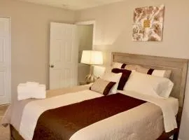 Cheerful 2 bedroom townhouse with indoor fireplace