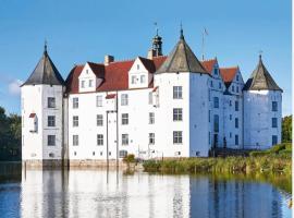 Ferienwohnung am Schlosspark，位于格吕克斯堡的酒店