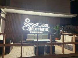 Pousada Casa Californiana，位于加罗帕巴的酒店