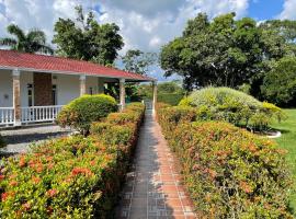 Casa D`Campo Alegre，位于阿卡西亚斯的酒店