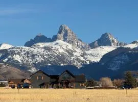 Teton View Getaway 1Br Apt near Grand Targhee and Teton & Yellowstone National Park