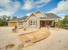'Rustic Retreat’ - Scenic Hill Country Escape