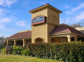 Howard Johnson by Wyndham Sacramento Downtown，位于萨克拉门托的酒店